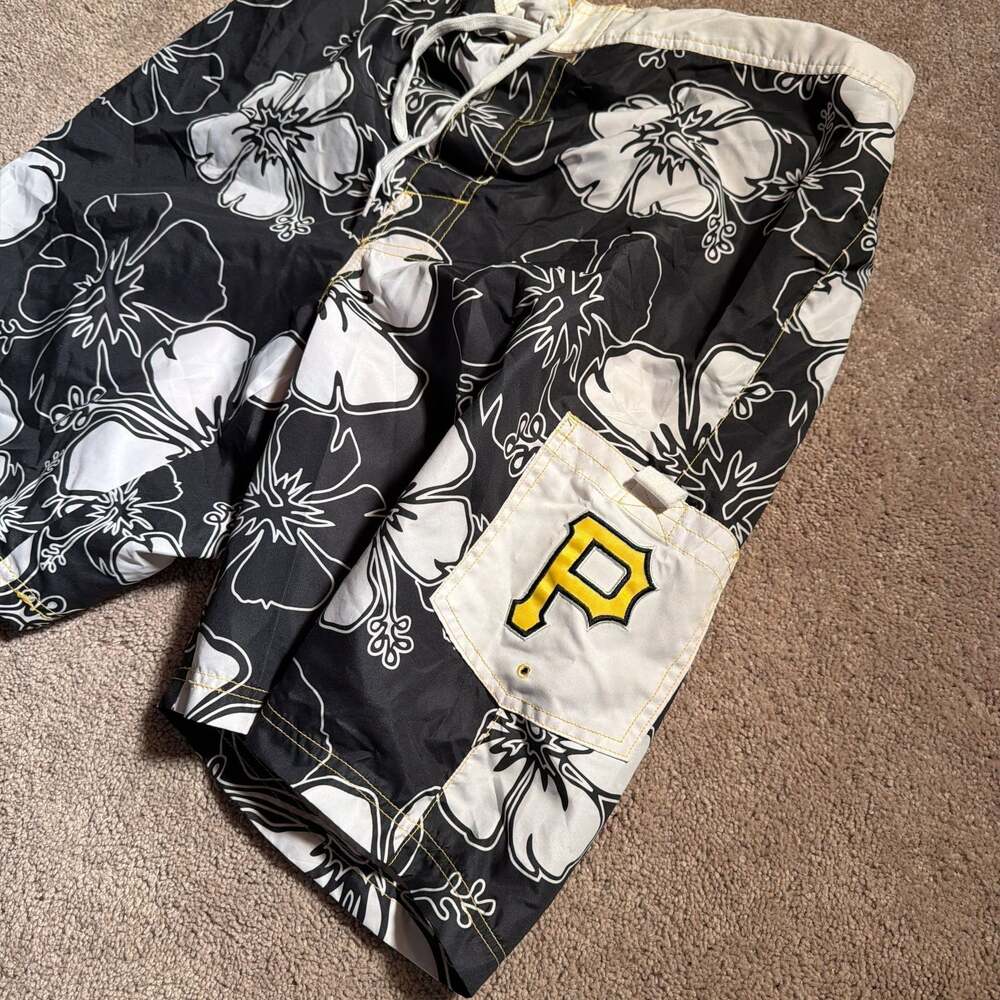 Pittsburgh Pirates Mens Size XL Floral Print Swim Trunks Board Shorts NWT